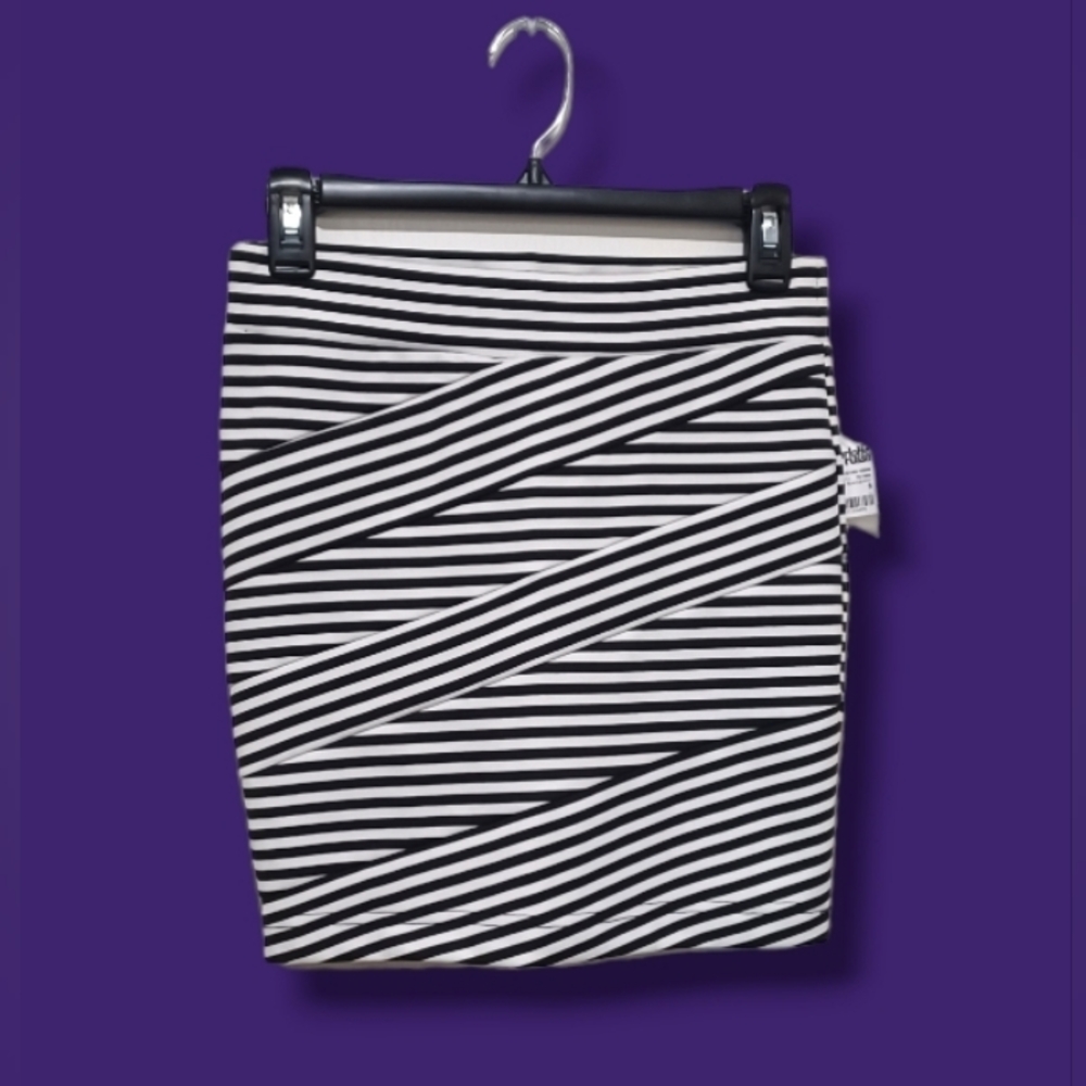 Charlotte Russe Stretchy Short Striped Juniors Size Small Black White Mini Skirt